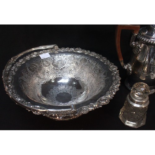 95 - A collection of assorted silver wares including a pair of silver posy vases, a silver cigarette case... 