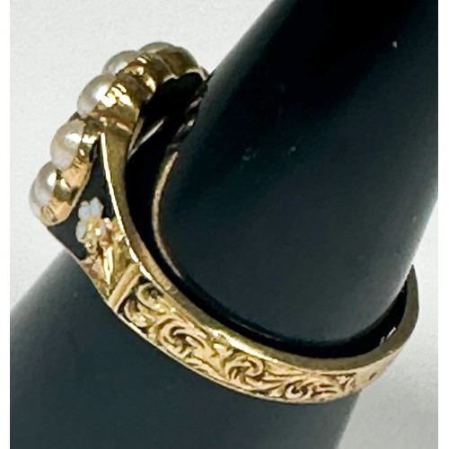 151 - An 18ct yellow gold and enamel mourning ring, set with ten seed pearls to the top, weighs 5.3 grams.