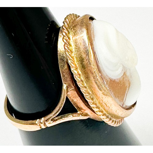 188 - A 9ct yellow gold cameo ring, weighs 5.0 grams.