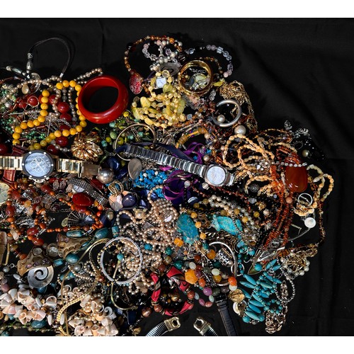 264 - A good collection of assorted costume jewellery including a Givenchy necklace, bangles, chains, bead... 