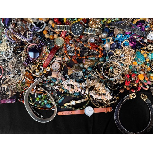 264 - A good collection of assorted costume jewellery including a Givenchy necklace, bangles, chains, bead... 