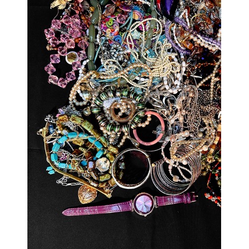 264 - A good collection of assorted costume jewellery including a Givenchy necklace, bangles, chains, bead... 