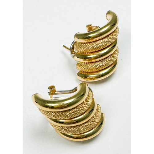 238 - A pair of 9ct yellow gold earrings in a five-tube curved design, with post and clip backs, weight 6.... 