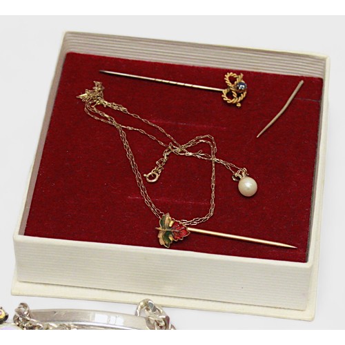 211 - A 9ct yellow gold fine link chain with a single cultured pearl pendant, together with various items ... 