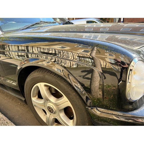 1 - Bentley Arnage R, 6750cc V8 Twin Turbo, Black coachwork with matching black leather upholstery and w... 