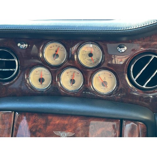 1 - Bentley Arnage R, 6750cc V8 Twin Turbo, Black coachwork with matching black leather upholstery and w... 