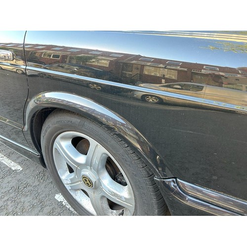 1 - Bentley Arnage R, 6750cc V8 Twin Turbo, Black coachwork with matching black leather upholstery and w... 