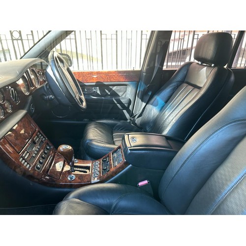 1 - Bentley Arnage R, 6750cc V8 Twin Turbo, Black coachwork with matching black leather upholstery and w... 