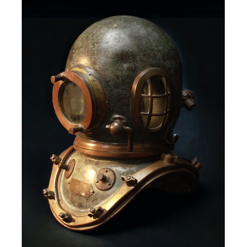 65 - A FINE 12-BOLT DIVING HELMET BY SIEBE GORMAN, CIRCA 1950 numbered 19685 (matching on faceplate and i... 