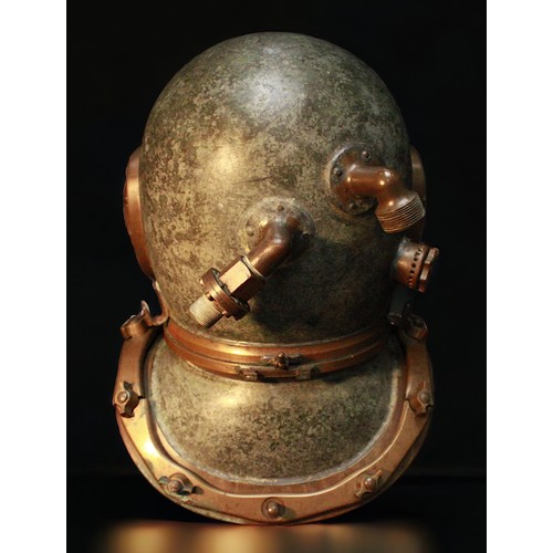 65 - A FINE 12-BOLT DIVING HELMET BY SIEBE GORMAN, CIRCA 1950 numbered 19685 (matching on faceplate and i... 