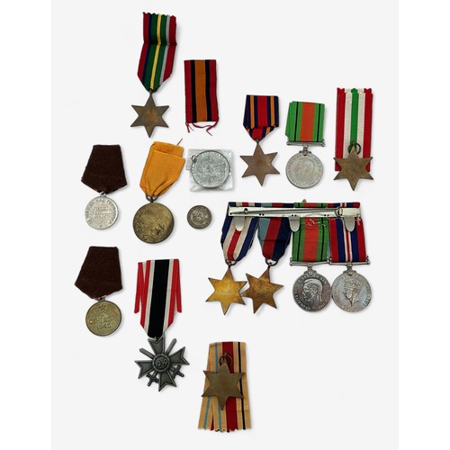 407 - WW2 medals comprising a swing-mounted set of four and loose set of five, with addressed box, a Kaise... 