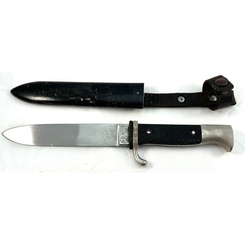 472 - A WW2 Hitler Youth Dagger, with maker stamp RZM 7/80 /40 for Gustav C. Spitzer 1940, with painted me... 