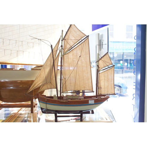 184 - A large vintage 'Gaff-Rigged' pond yacht, with cotton sails, lined deck, cream waterline-painted woo... 