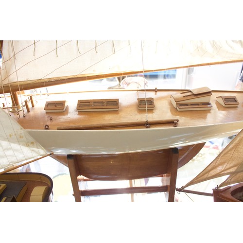 184 - A large vintage 'Gaff-Rigged' pond yacht, with cotton sails, lined deck, cream waterline-painted woo... 