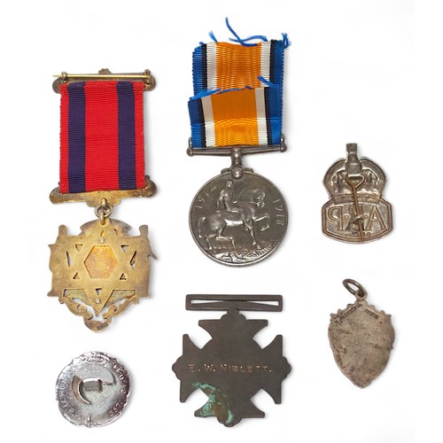 592 - A collection of assorted medals and badges awarded to Frederick Benjamin and Edmund W. Niblett, comp... 