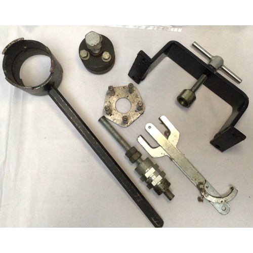 532 - A small collection of assorted Lambretta Special tools including a clutch holding tool, clutch sprin... 