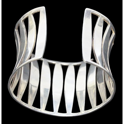 218D - A modernist pierced silver cuff bangle, with continuous oval cut pattern, marked ‘925’, 2.52ozt