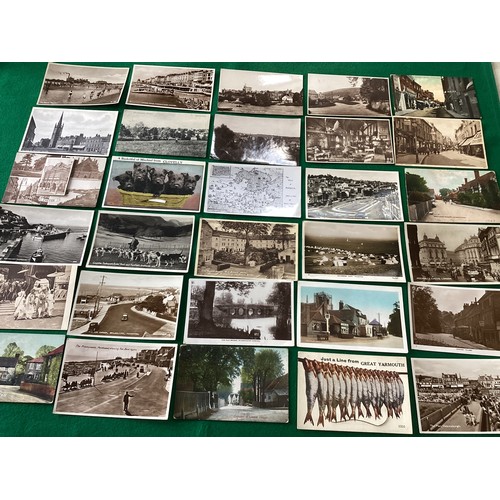 400 - A cardboard box containing approximately 700 standard-size British topographical postcards, includin... 