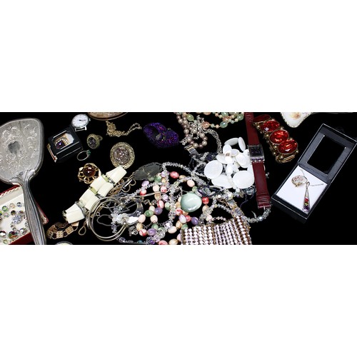 242 - A good collection of assorted costume jewellery including chains, rings, some silver examples, micro... 