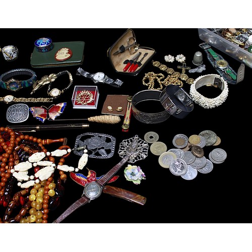 241 - A good collection of assorted mixed costume jewellery, including a collection of various antique and... 