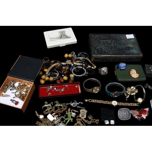 241 - A good collection of assorted mixed costume jewellery, including a collection of various antique and... 