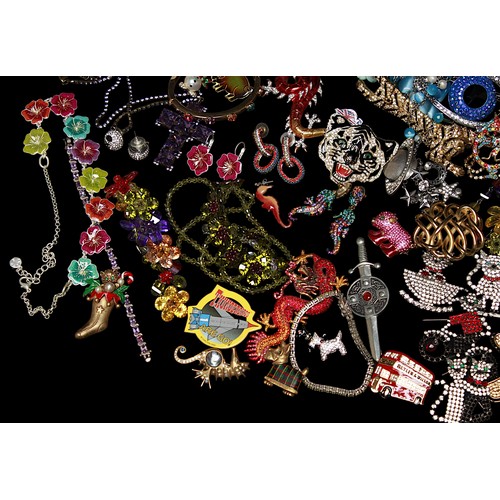 291 - A good collection of assorted costume jewellery items, predominantly branded, largely brooches by Bu... 