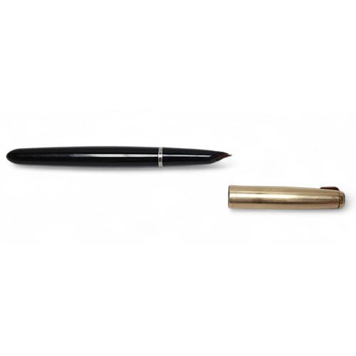 495 - A vintage Parker 51 fountain pen with rolled gold cap and black body, housed in original branded box