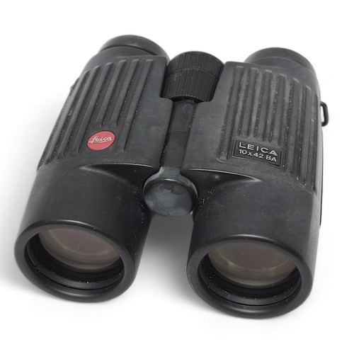 551 - A pair of Leica 10x42 BA binoculars, hard rubber barrels and object lens eyepieces, with object lens... 