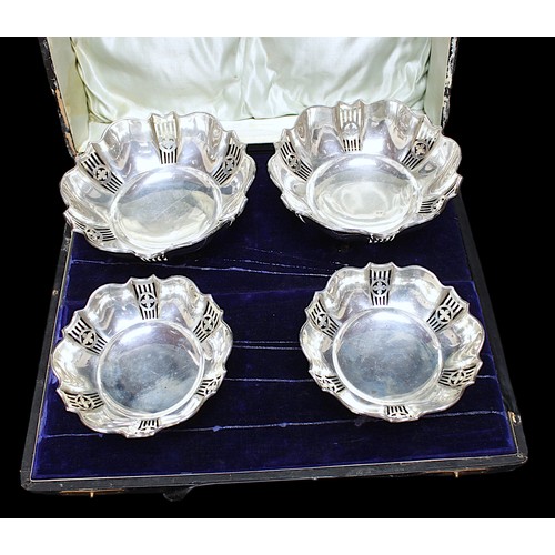 183 - A cased set of four George V pierced silver dishes, Walker & Hall, Sheffield, 1925, two small and tw... 