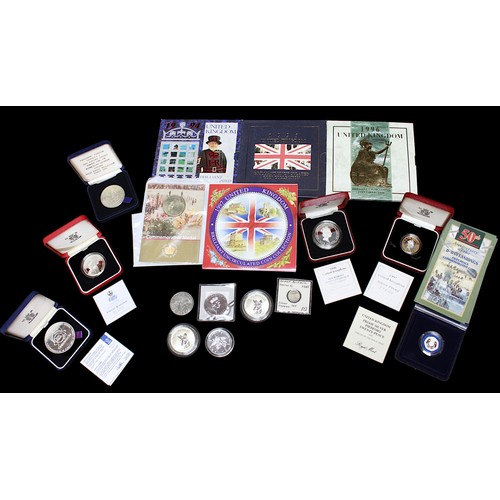 368 - A collection of various cased silver proof coins, comprising 1996 QEII 70th Birthday silver crown, 1... 