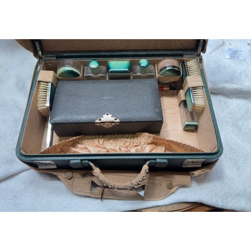 508 - A vintage travelling dressing table set, comprising 8-piece dressing table set with glass toilette j... 