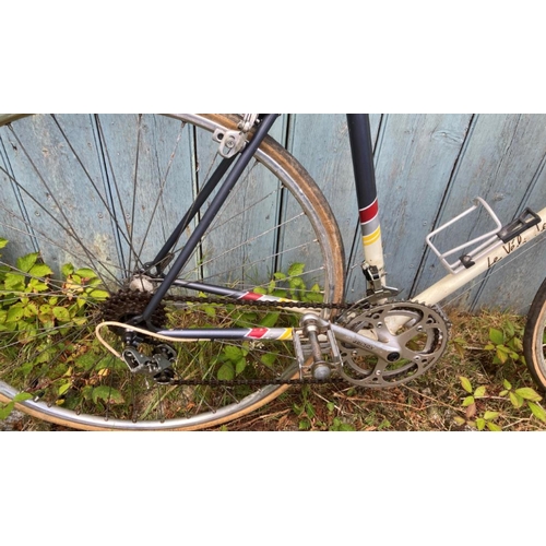 242 - A Mercier (Le velo de Mercier) road bike in Grey and cream, 5 speed Sachs Huret gears and CLB Brakes... 