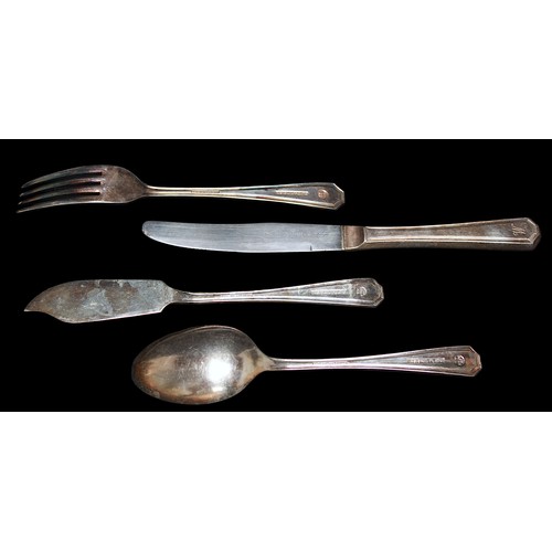 27 - A quantity of Insignia silver-plated cutlery, comprising forks, knives, butter knives, tablespoons, ... 