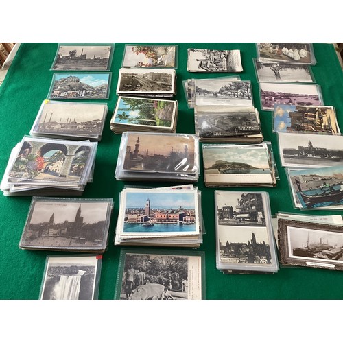 552 - A box containing more than 400 foreign postcards including the following countries – Egypt (82 cards... 