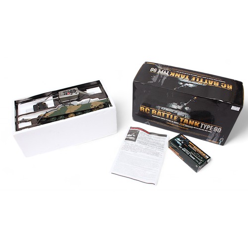 416 - A boxed 1:24 scale RC Battle Tank Type 90, with automatic electric gun and documents, lacking ammuni... 