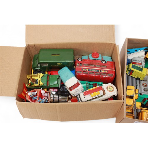 425 - A collection of approximately fifty-five loose and playworn die-cast scale model vehicles, comprisin... 