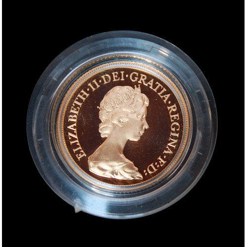 874 - A Royal Mint QEII, 1980 proof Sovereign, gross weight approximately 7.9g, in clear plastic capsule, ... 