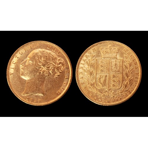 646 - An 1851 Gold Sovereign, Queen Victoria Young Head, Shield Back, VF 8.00g.