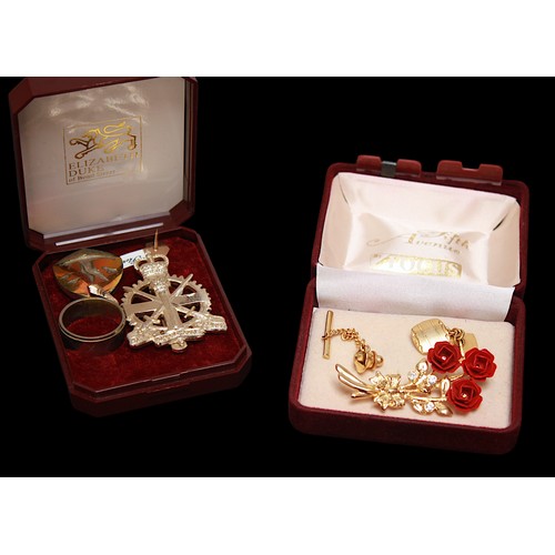 67 - A collection of assorted jewellery and costume jewellery including an 18ct gold and platinum ring, a... 