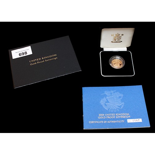 698 - The 2005 United Kingdom Gold Proof Sovereign, Fourth Portrait ERII after Ian Rank-Broadley, rev. new... 