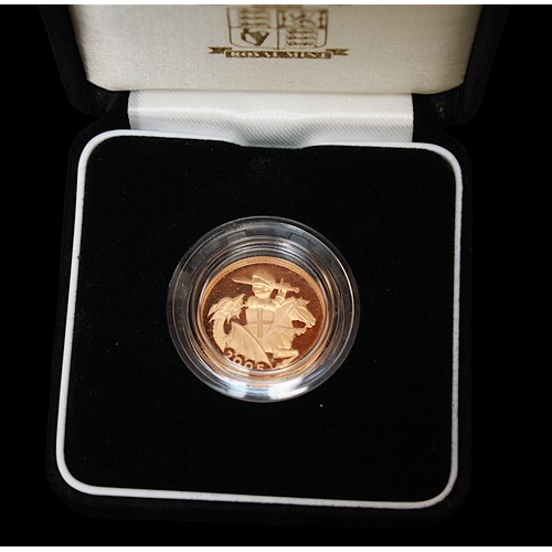 698 - The 2005 United Kingdom Gold Proof Sovereign, Fourth Portrait ERII after Ian Rank-Broadley, rev. new... 