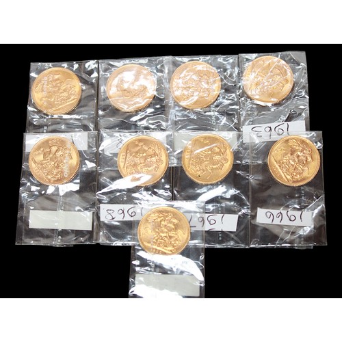 680 - Nine ERII Gold Sovereigns in near-ascending date order including years 1958, 1959, 1962, 1963, 1964,... 