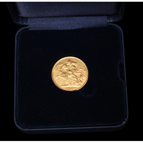 682 - An Edward VII Gold Sovereign, 1904, Melbourne Mint Mark, 8.0g, 22ct gold, in Blue Westminster box.