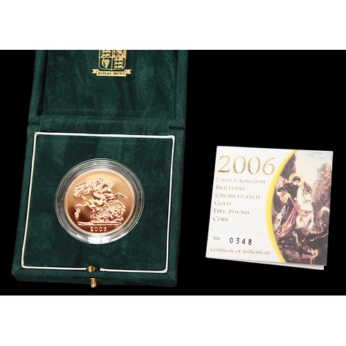 712 - A 2006 United KIngdom Uncirculated Gold Five-Pound Coin, 0348/1000, 4th portrait of ERII obv, G&D re... 