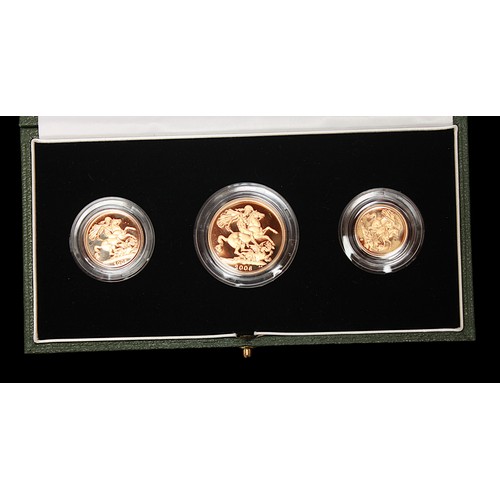 718 - The 2006 United Kingdom Gold Proof Three Coin Sovereign Set, comprising Double Sovereign, 15.97gms, ... 