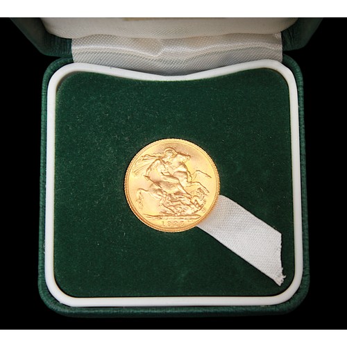 710 - A George V Gold Sovereign, 1928, G&D reverse, EF, 8.0g, in green fitted box.