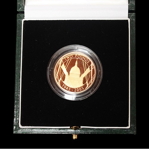 711 - The End of WWII 1945-2005 60th Anniversary £2 Gold Proof Coin, designed by Robert Elderton with St P... 