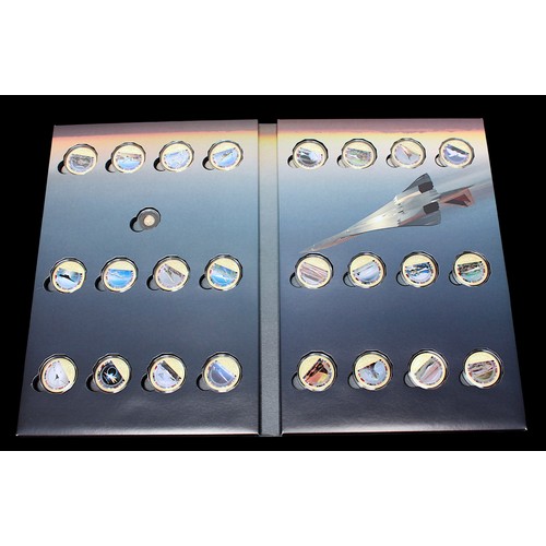 871 - A collection of assorted coins including a commemorative Concorde set comprising 0.5g 14ct gold coin... 