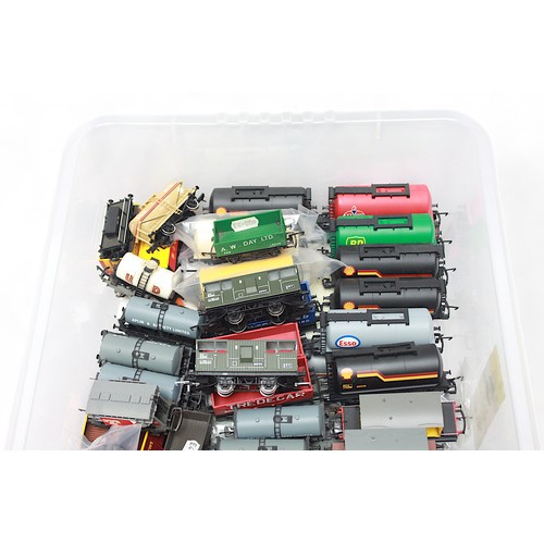 477 - A large collection of approximately eighty various unboxed ‘OO’ gauge rolling stock, comprising Horn... 