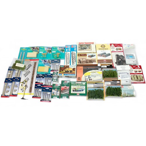 485 - A collection of various ‘OO’ gauge model railway trackside accessories, comprising Hornby, Bachmann ... 